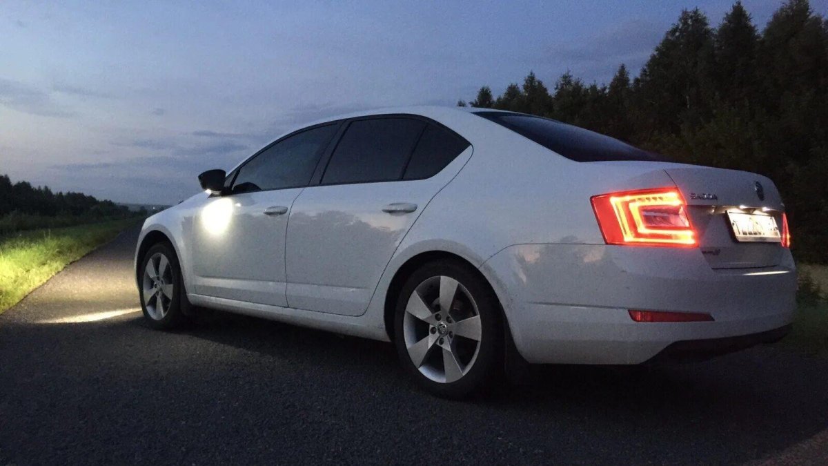 Skoda Octavia a7 белая