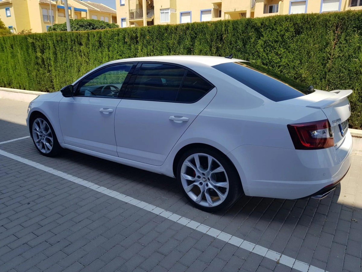 Skoda Octavia a7 белая