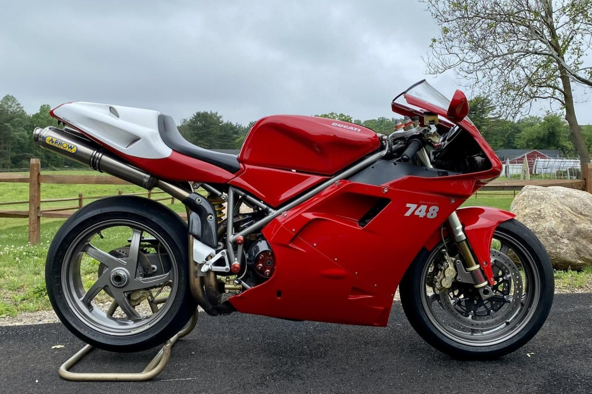 Ducati 748 s