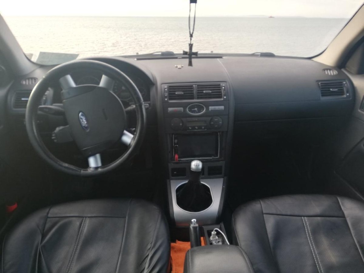 Форд Мондео 2005 года 1.8 может такое быть что нет вина под сиденьем