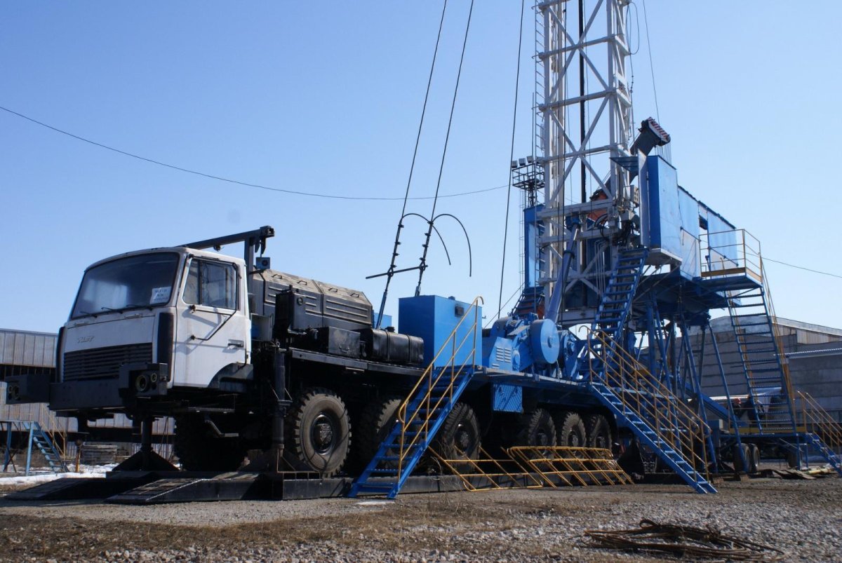 Мобильная буровая система Идель-140 на шасси МЗКТ-700300-011