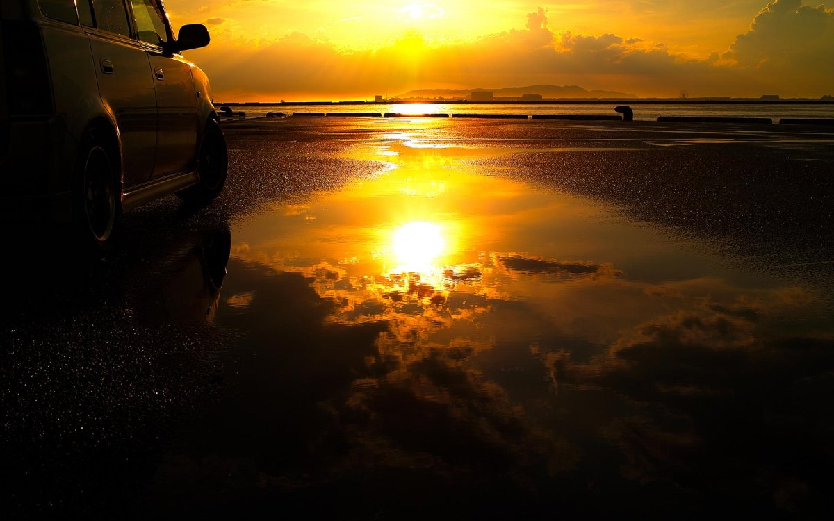 Машина море закат