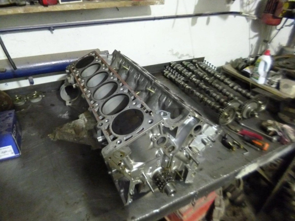 V 12 цилиндров Мерседес