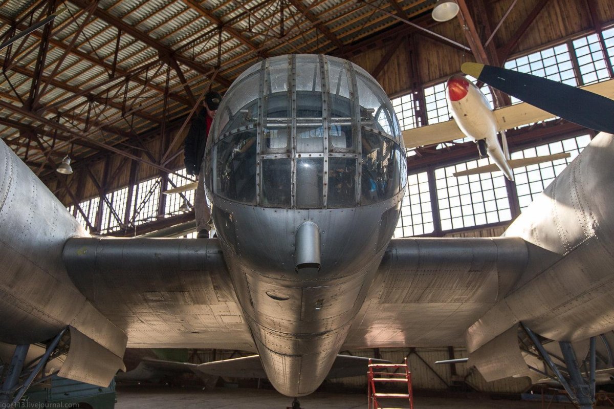 Салон самолёта "стр 40 ДТ"