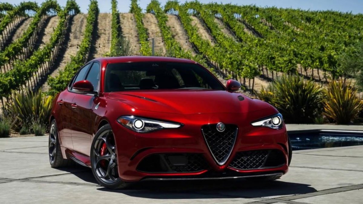 Альфа Ромео Джулия Квадрифолио