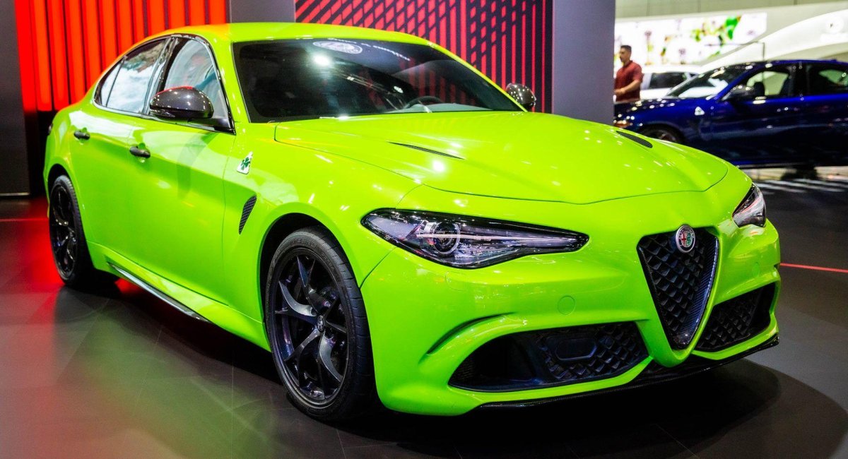 Alfa Romeo Giulia зеленая