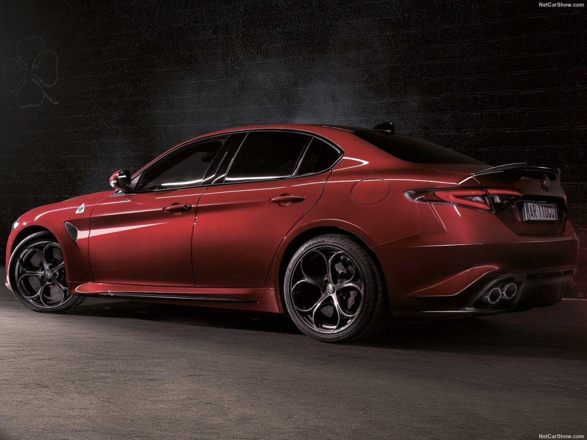 Альфа Ромео Джулия Квадрифолио 2020