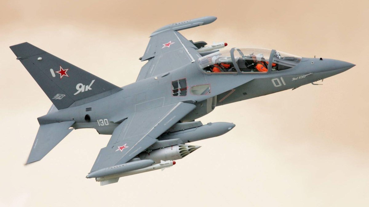 Учебно-боевой самолет як-130