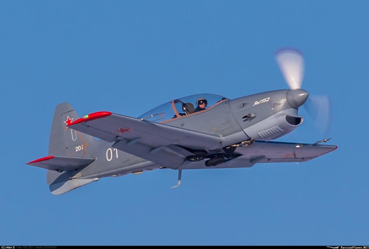 Учебно-тренировочный самолет як-152