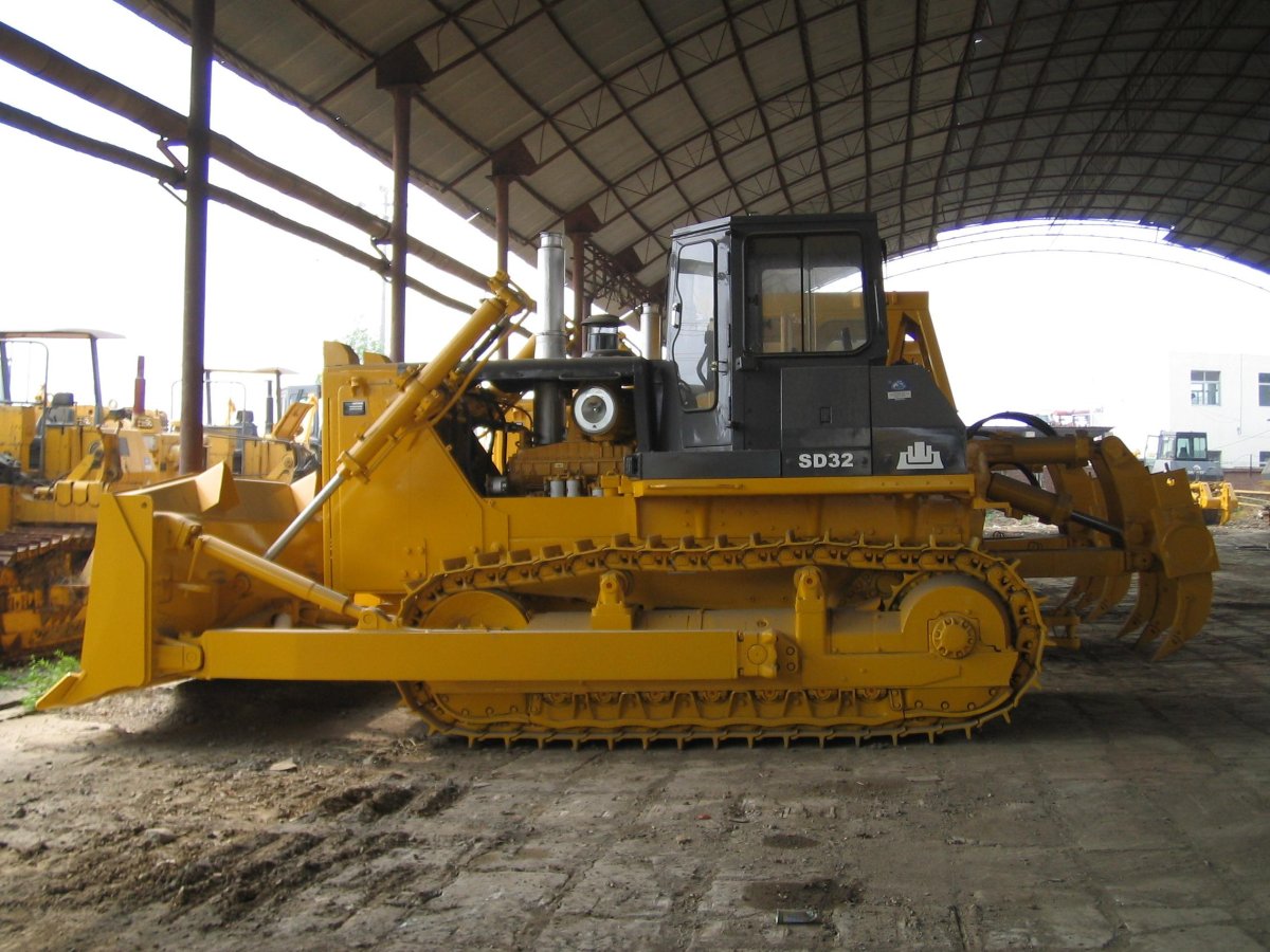Гусеничный бульдозер Shantui sd32