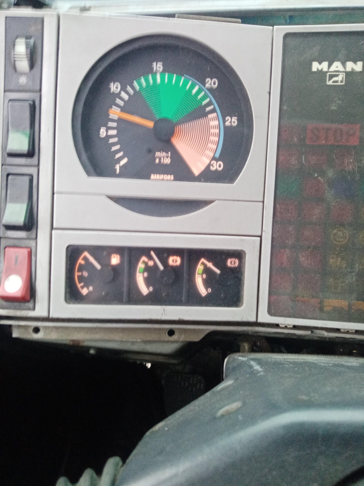 Тахометр ман 2000