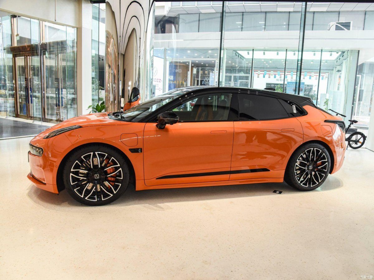 Zeekr 001 z Sport оранжевый