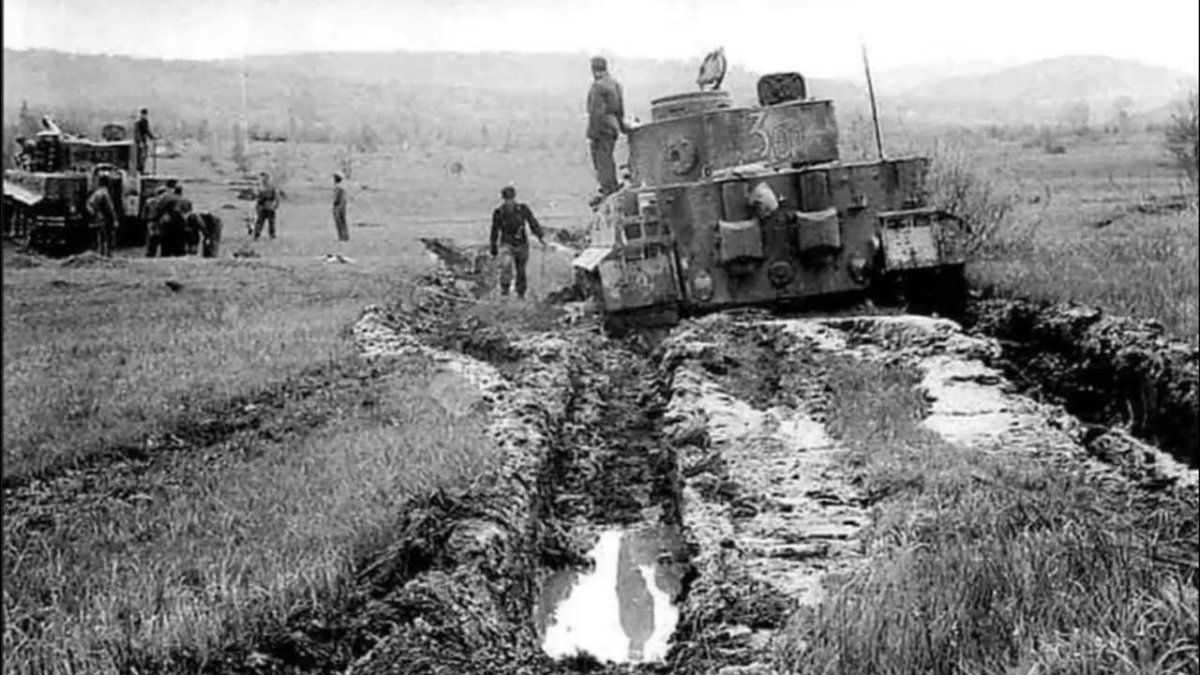 Немецкие танки в грязи 1941