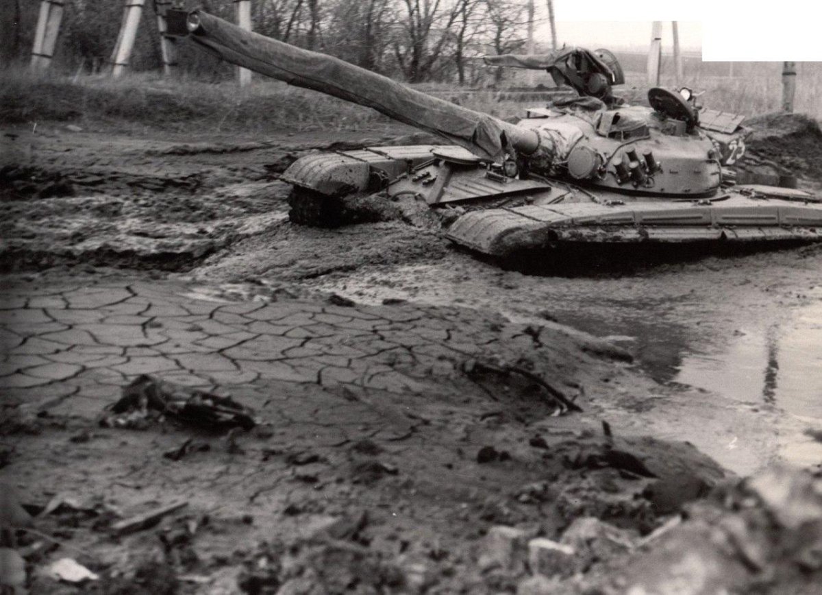 Танк т-72 грязный