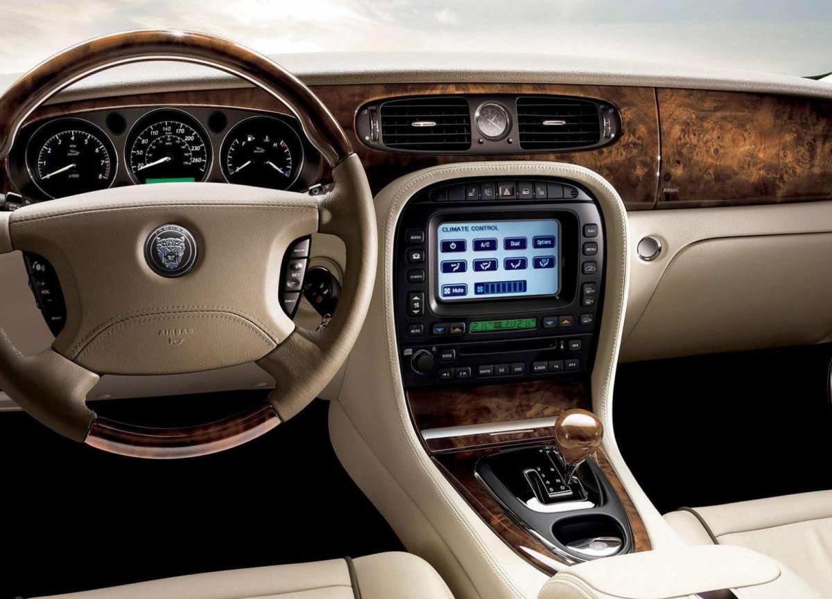 Jaguar XJ 2006 салон