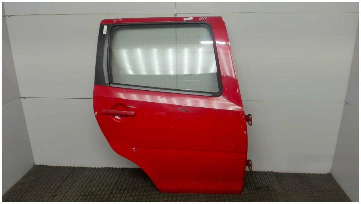 Уплотнитель над дверями Daihatsu YRV