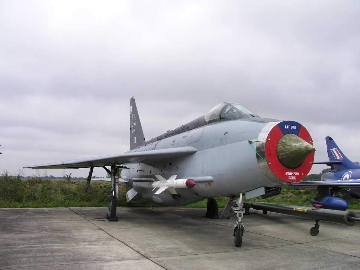 Английский истребитель Лайтнинг