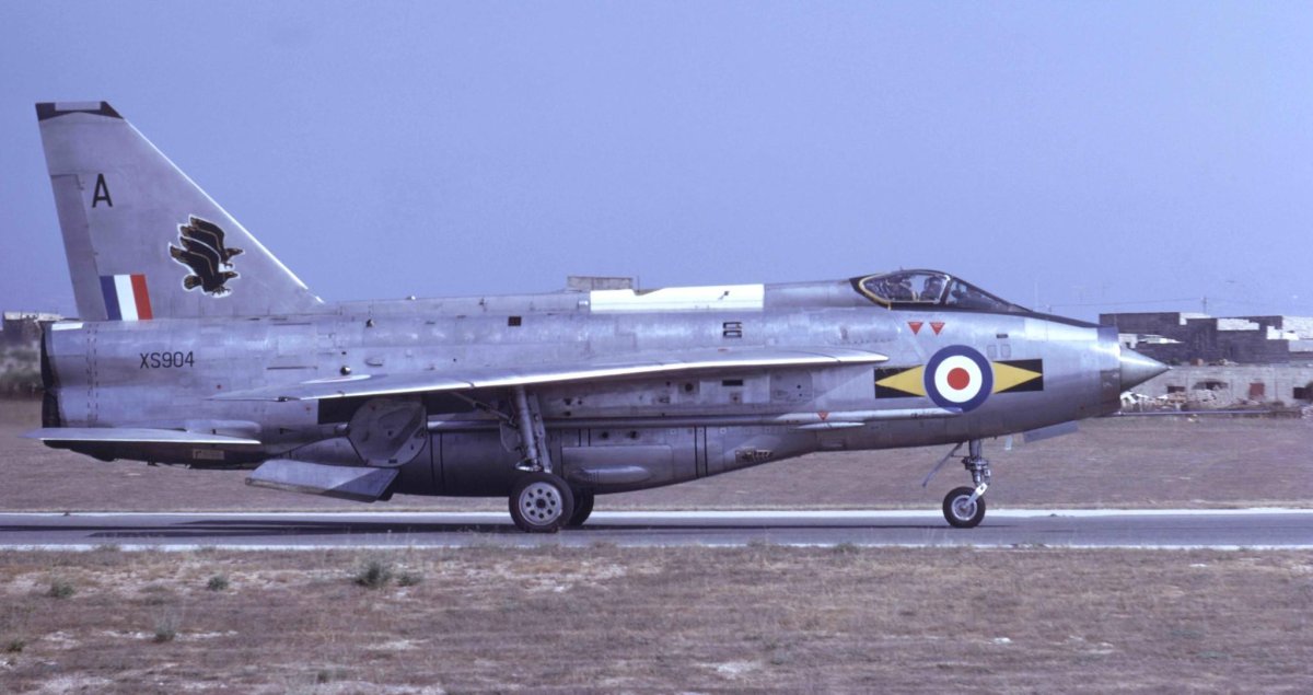 Самолет Лайтинг ф-6