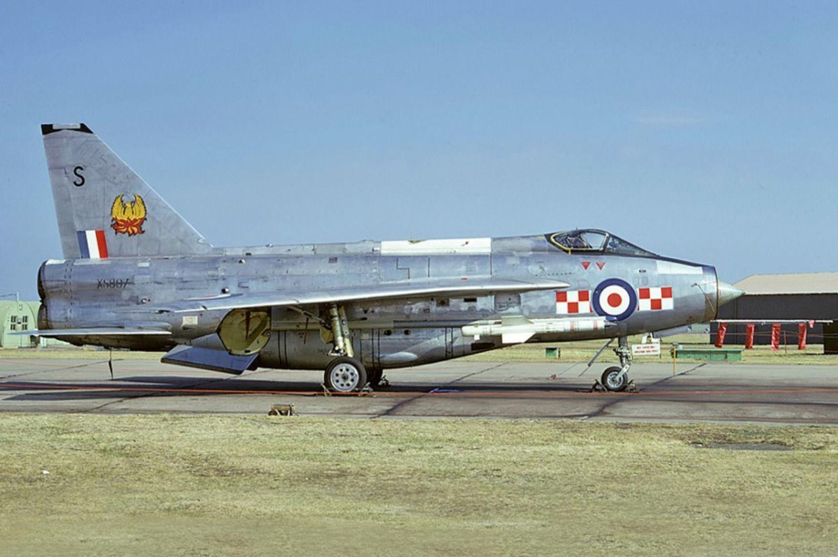 Английский истребитель Лайтнинг