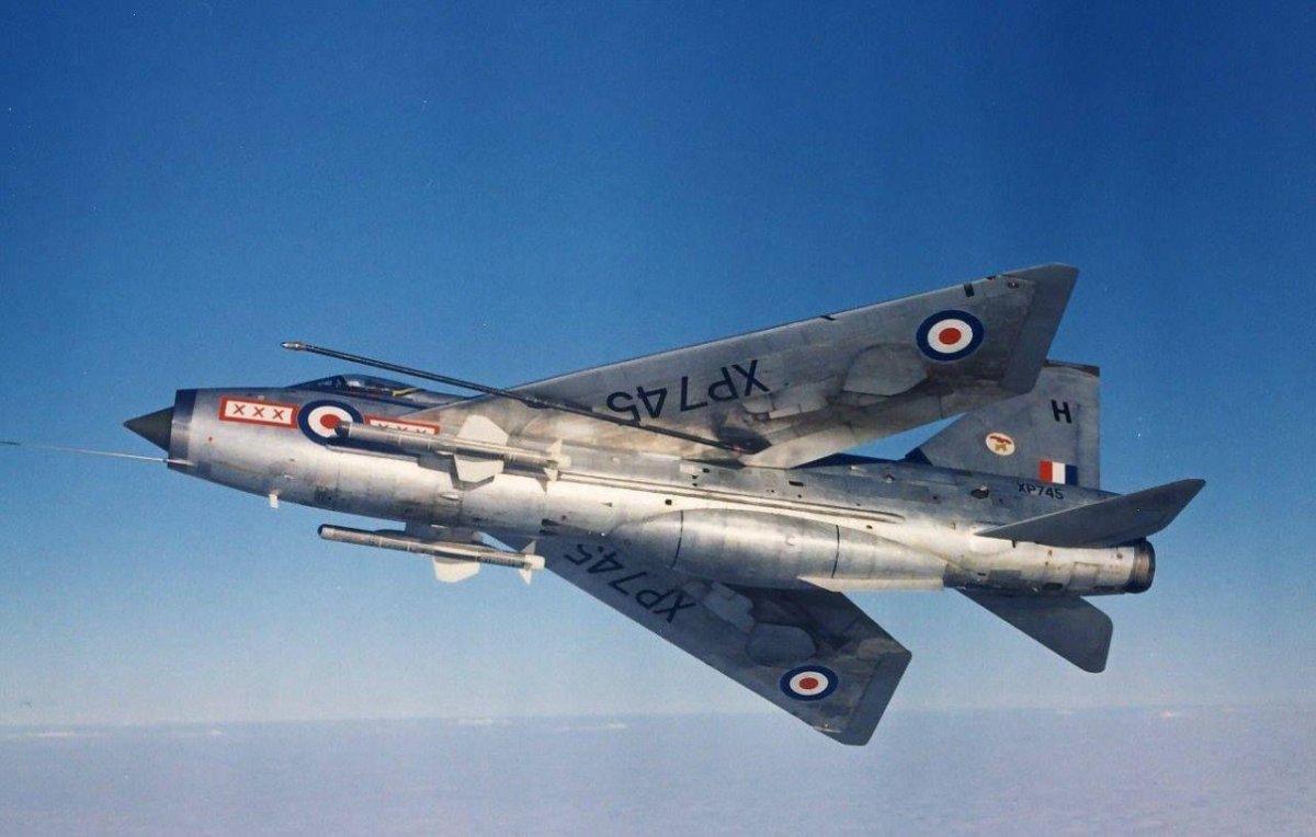 Лайтнинг самолет реактивный