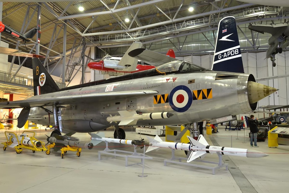 Lightning f.1 . xm135 74 Sqn, Raf.