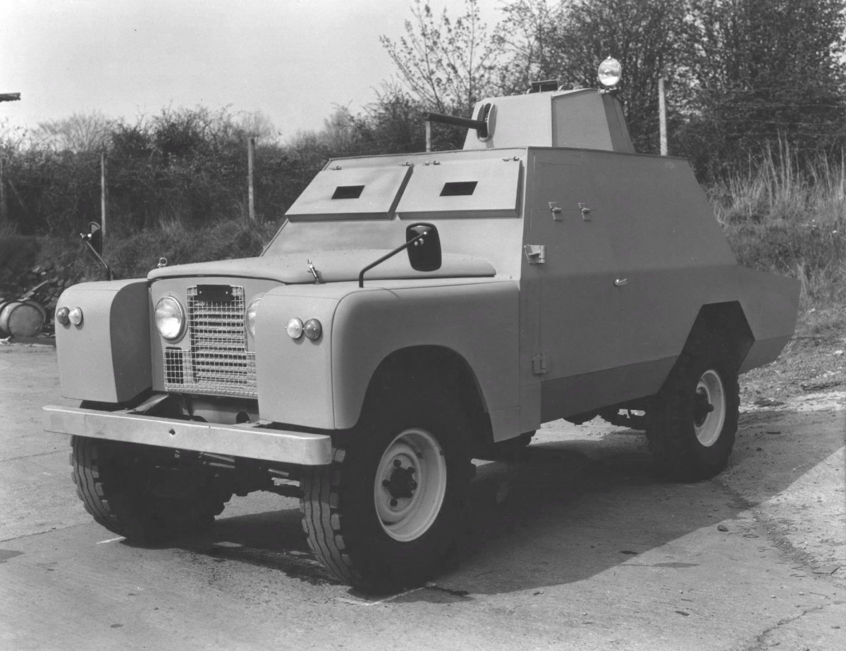 Броневик ленд Ровер