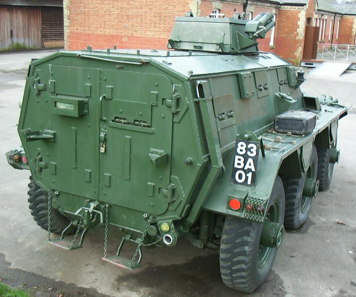Alvis fv603 Saracen