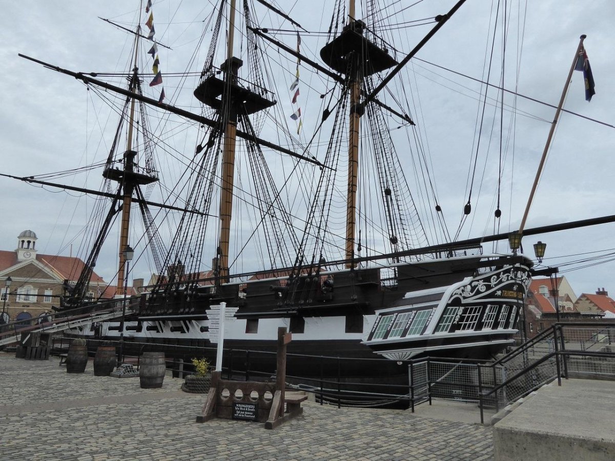 Фрегат Тринкомали