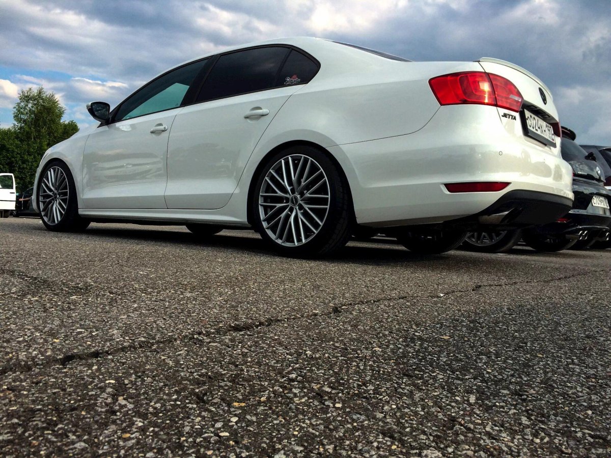 Фольксваген Джетта r18