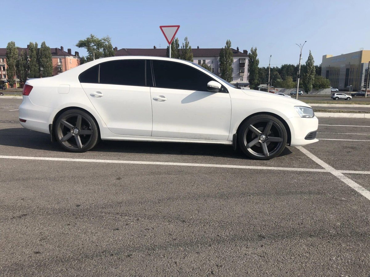 R19 VW Jetta