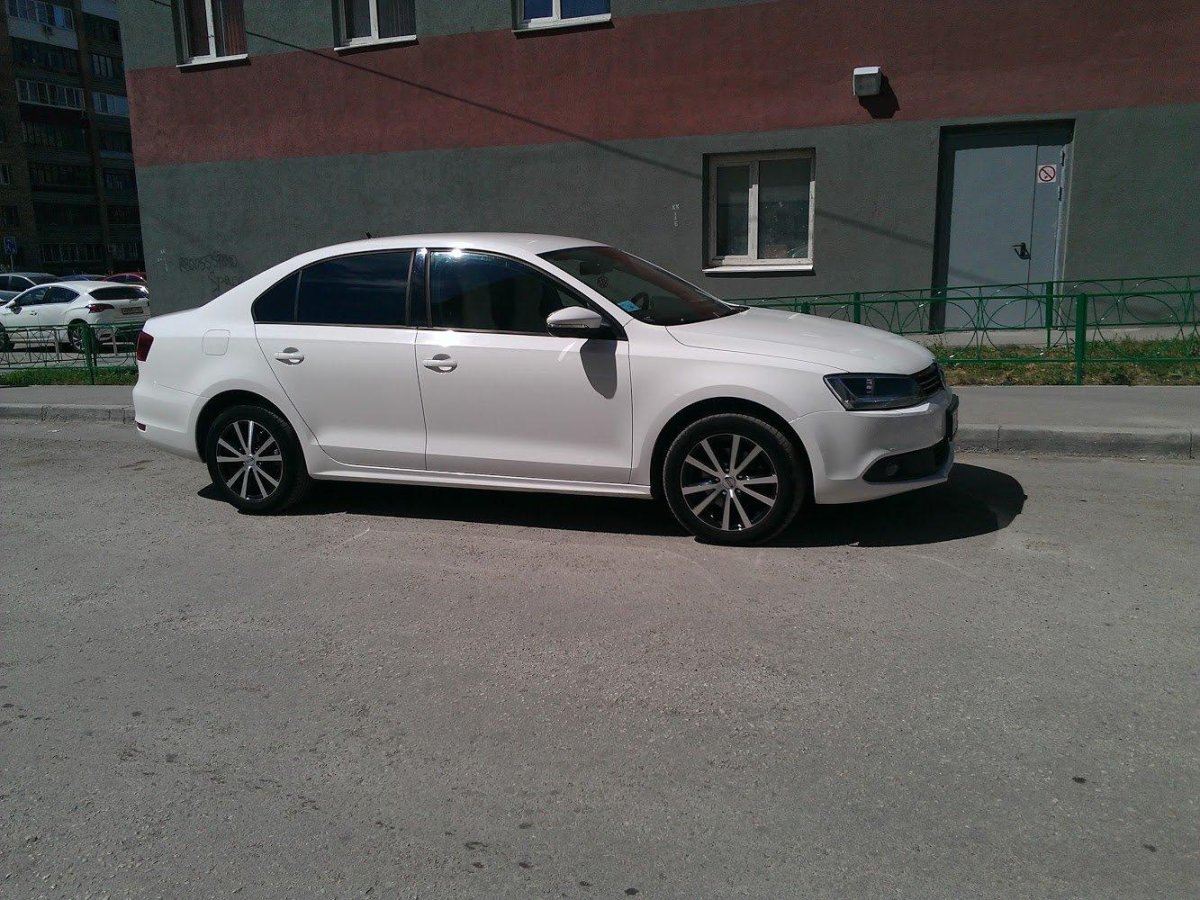 Джетта 6 белая на 17 дисках