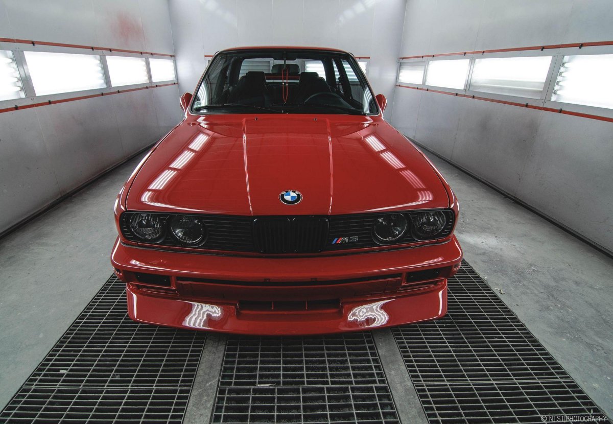 БМВ е30 красная