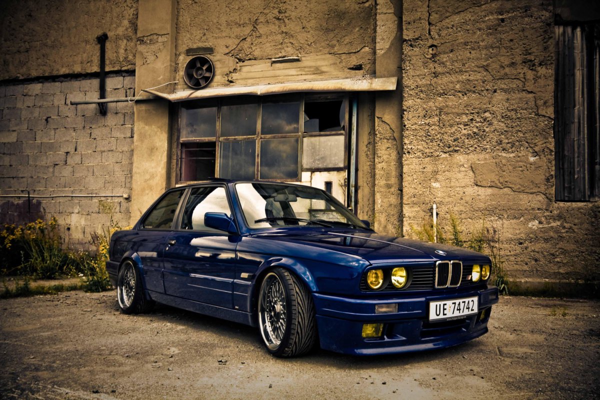 БМВ е30