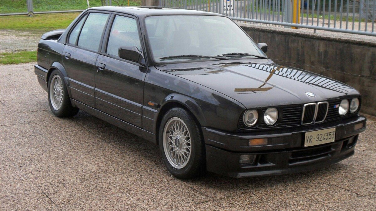 BMW e30 320is