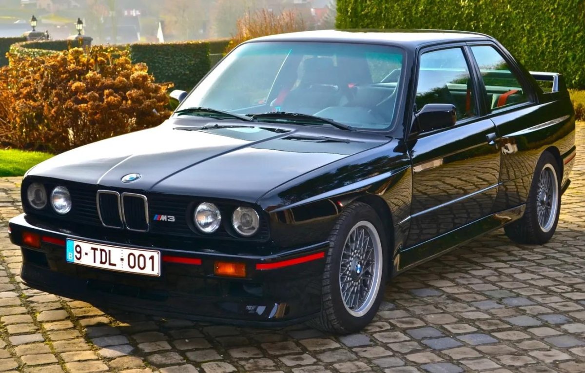BMW 5 e30