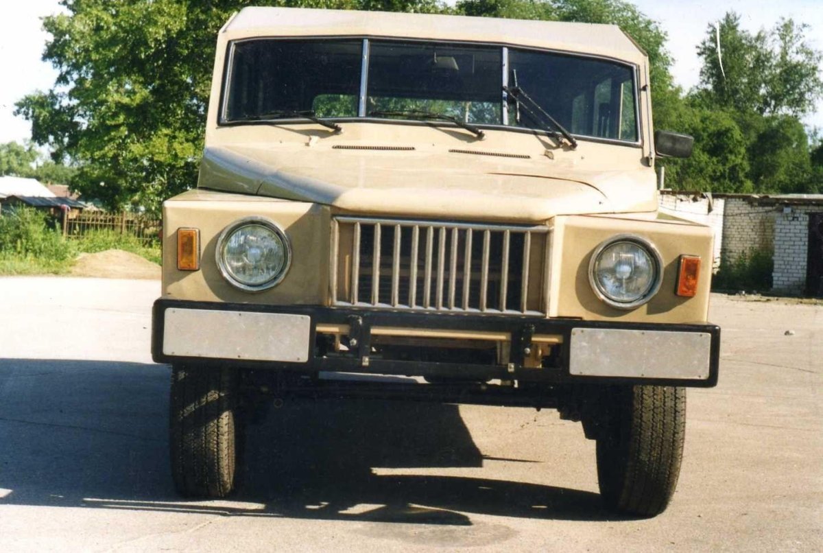 Заднеприводный внедорожник