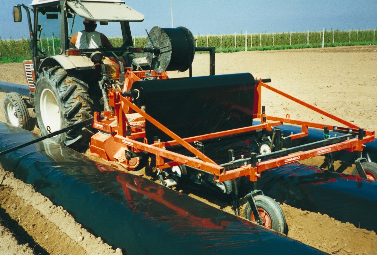 Грядообразователь пленкоукладчик Cosmeco