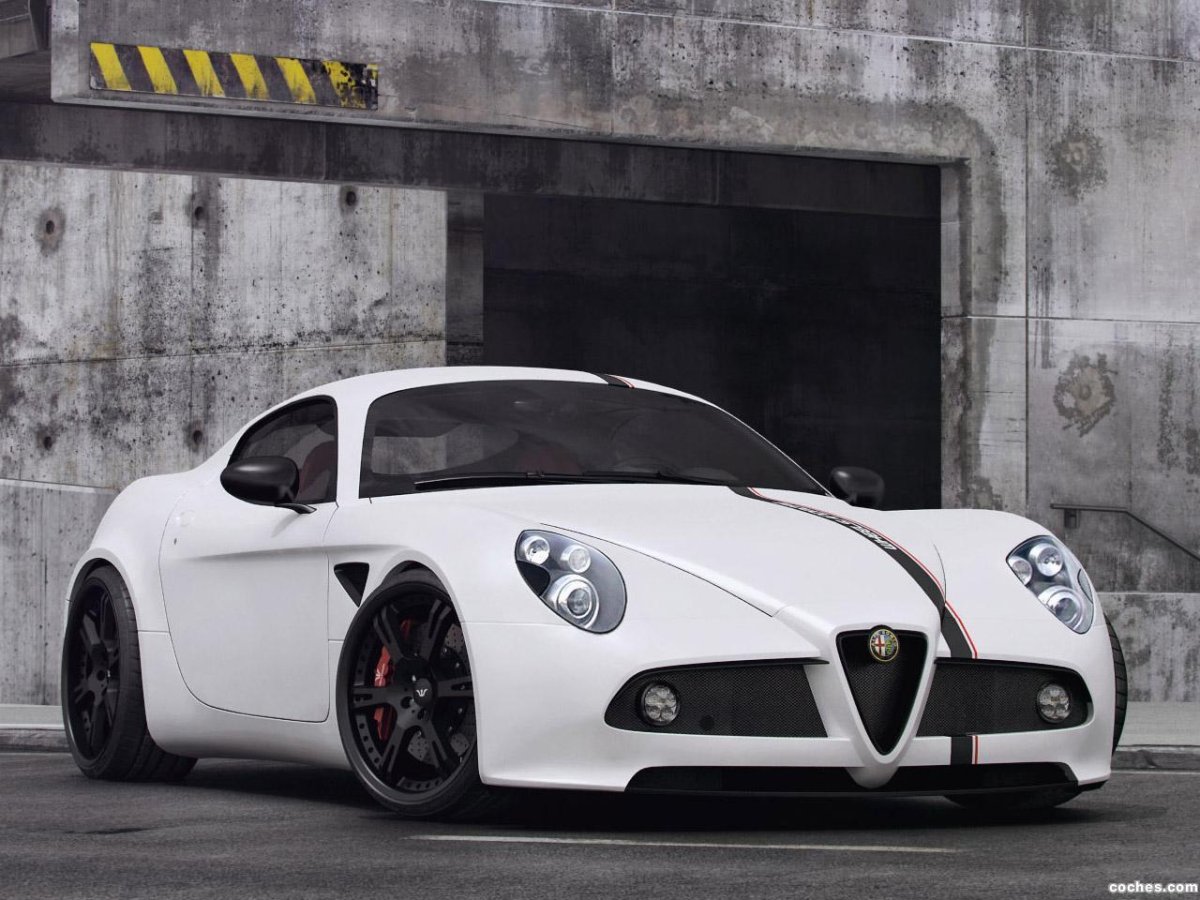 Машина Alfa Romeo 8c Competizione