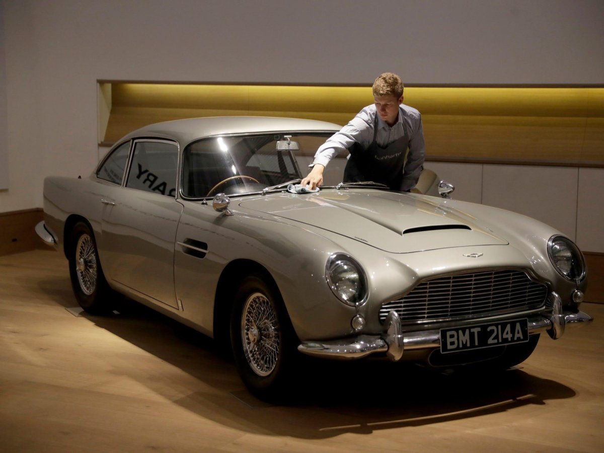 Астон Мартин Джеймса Бонда