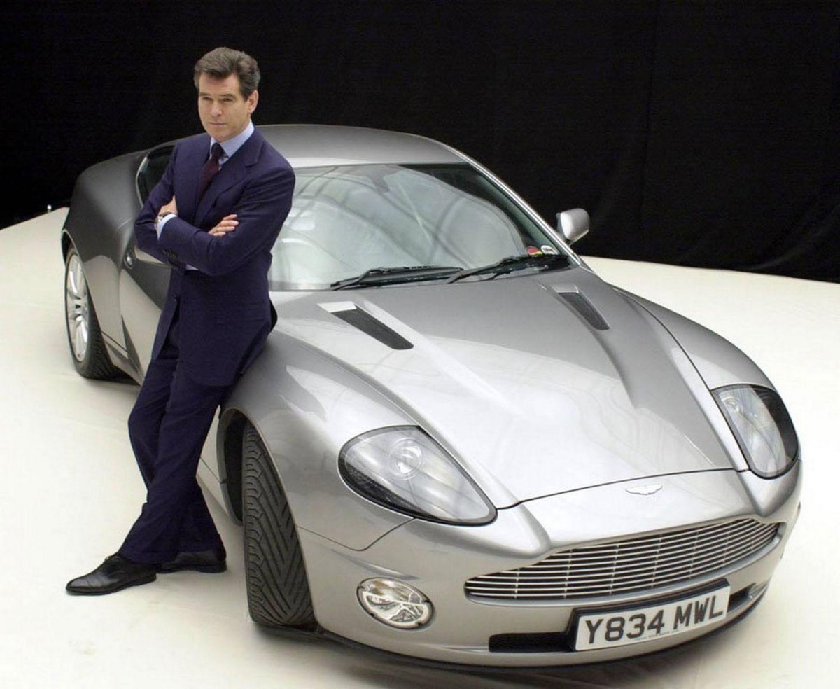 Пирс Броснан Астон Мартин
