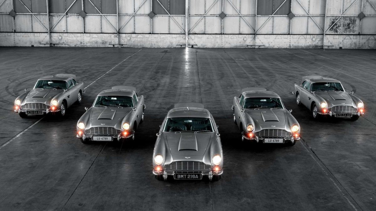 Астон Мартин Бонда