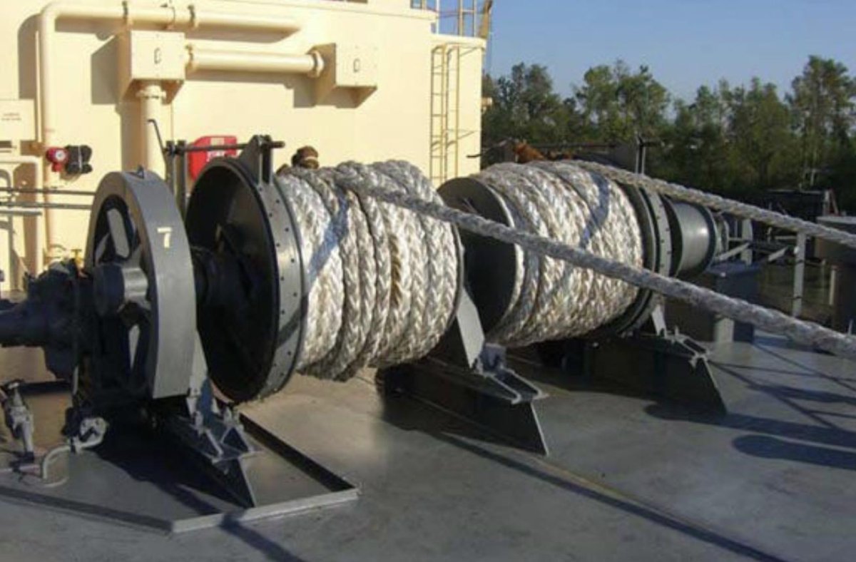 Судовая ваерная лебедка 400квт.