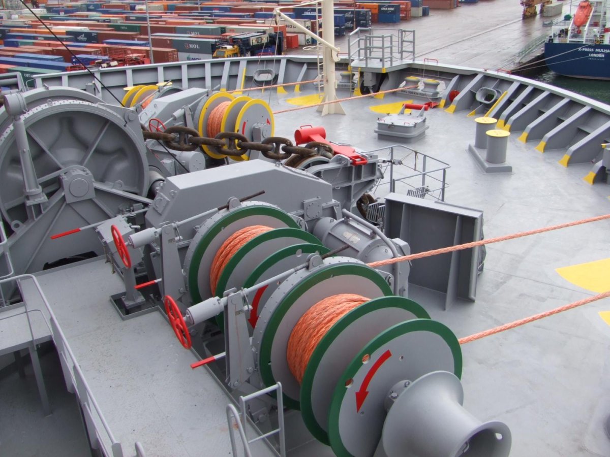 Лебёдка якорно-швартовная Ляш-125/300