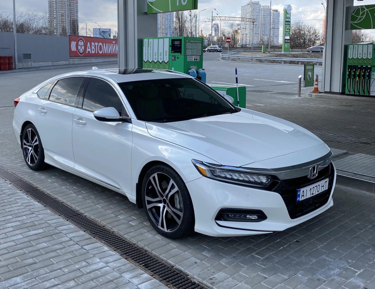 Хонда Аккорд 10 белый