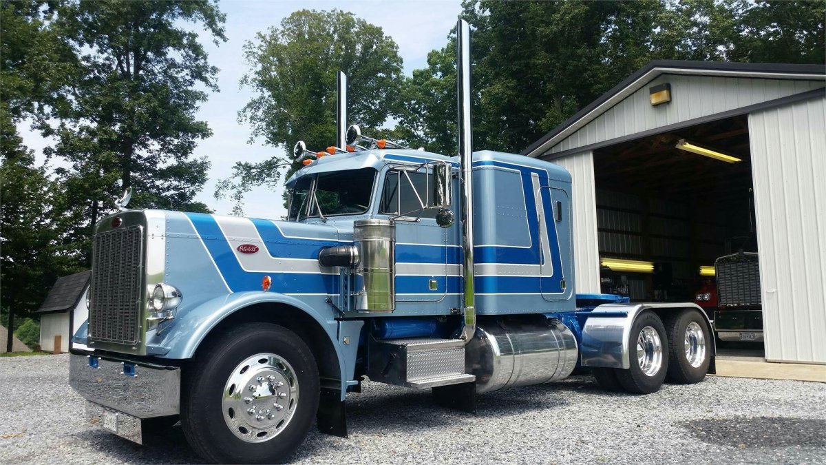 Грузовик Петербилт 359