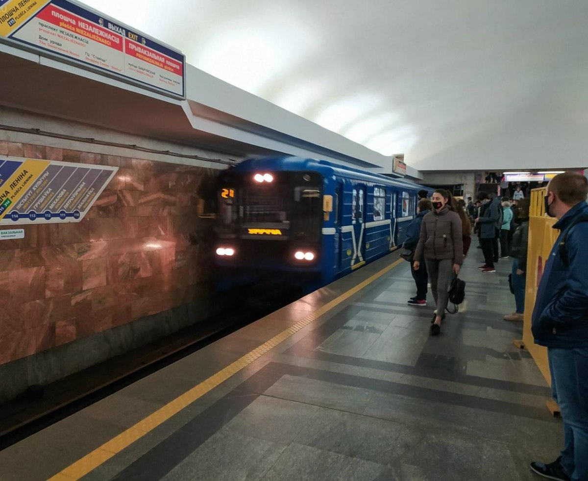 Поезд метро