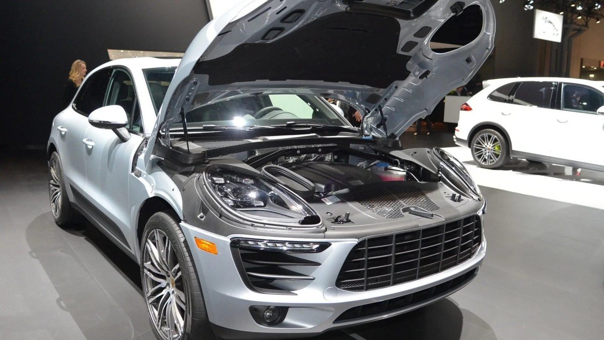 Porsche Macan открытый капот
