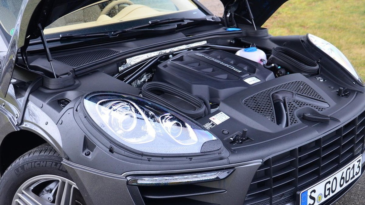 Капот Порше Макан