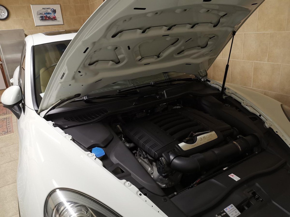 Cayenne 957 амортизатор капота