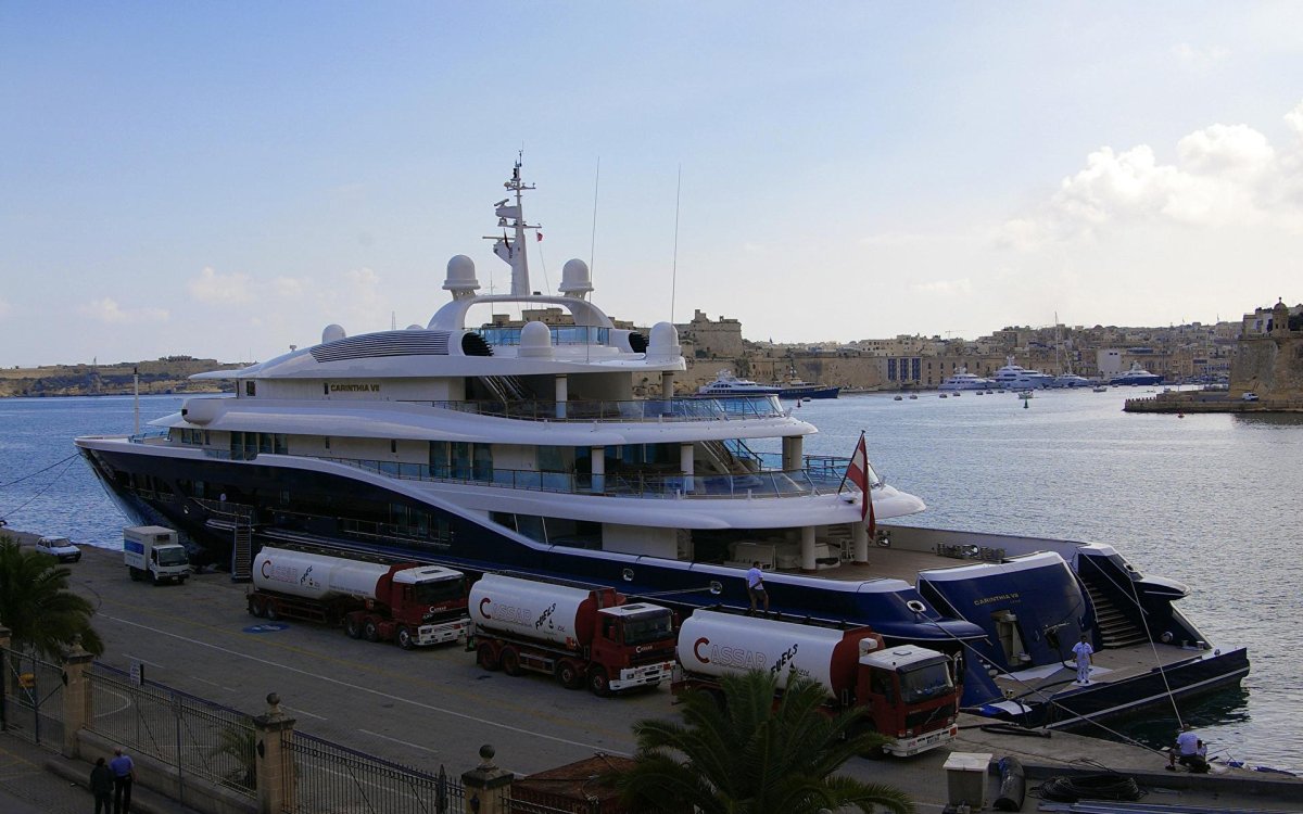 Яхта Carinthia 7